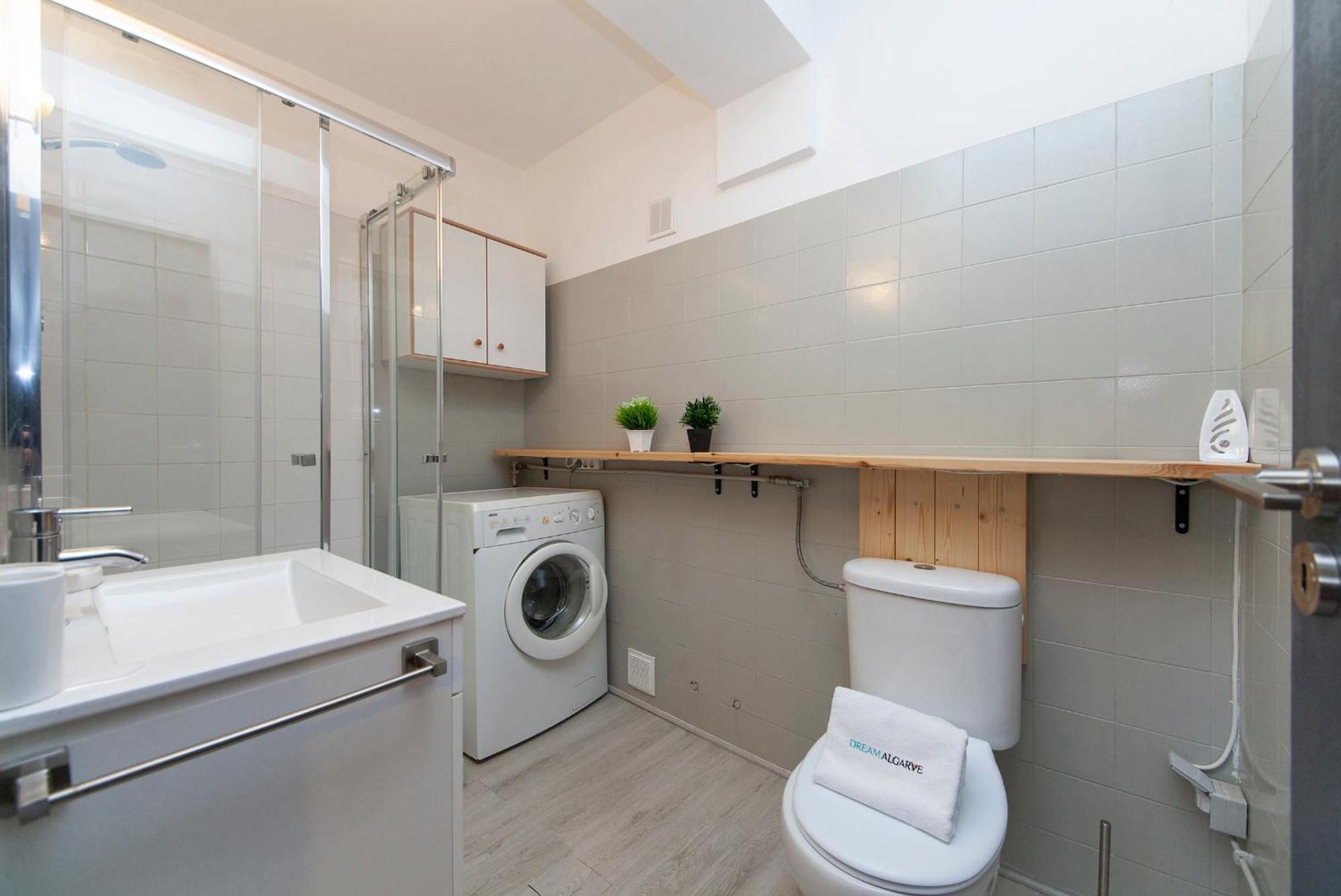 B12 - Pool And Sun Apartment لاغوس المظهر الخارجي الصورة